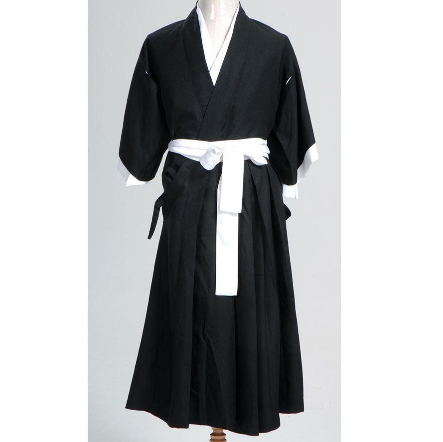 Detailed shot of Aizen's captain cloak and sash design